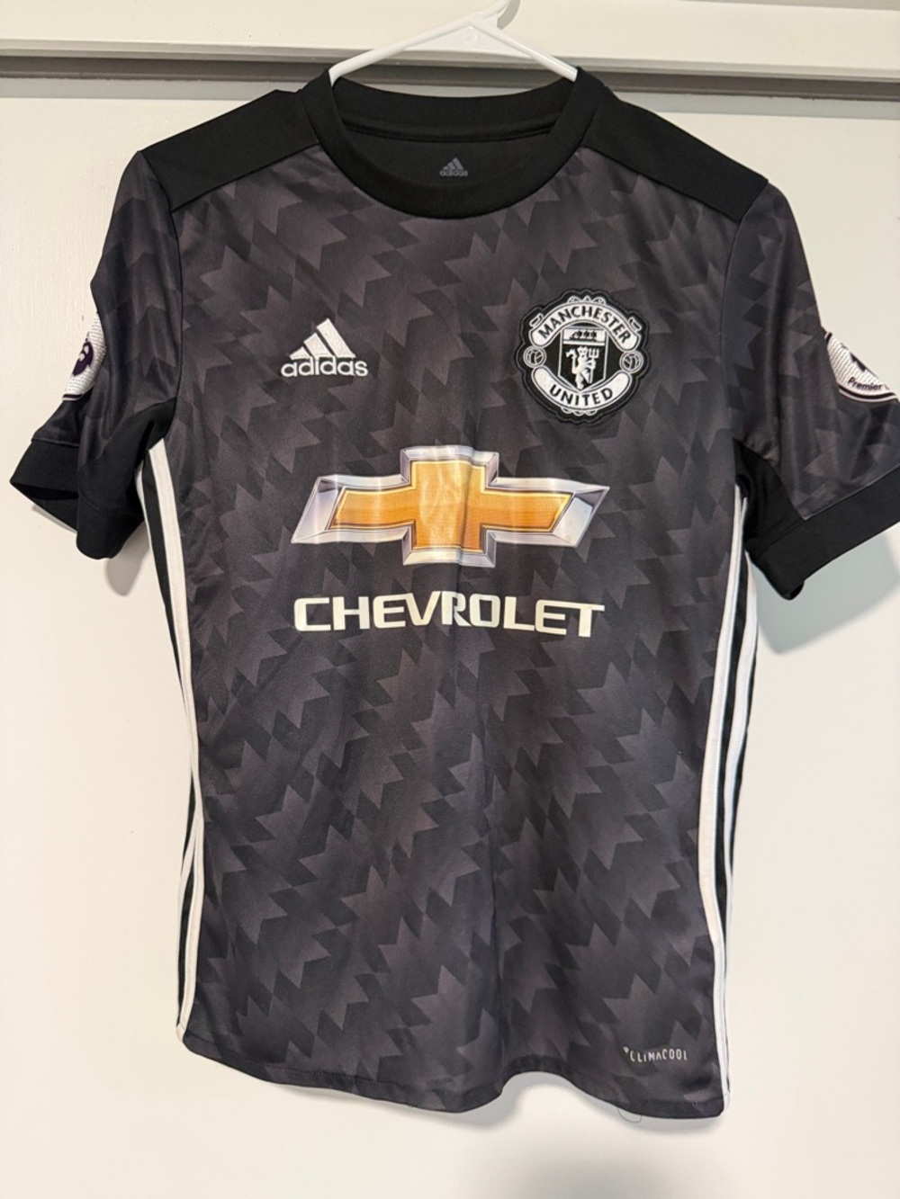 Adidas Youth Manchester United Soccer Jersey with Gold Chevrolet Emblem Large